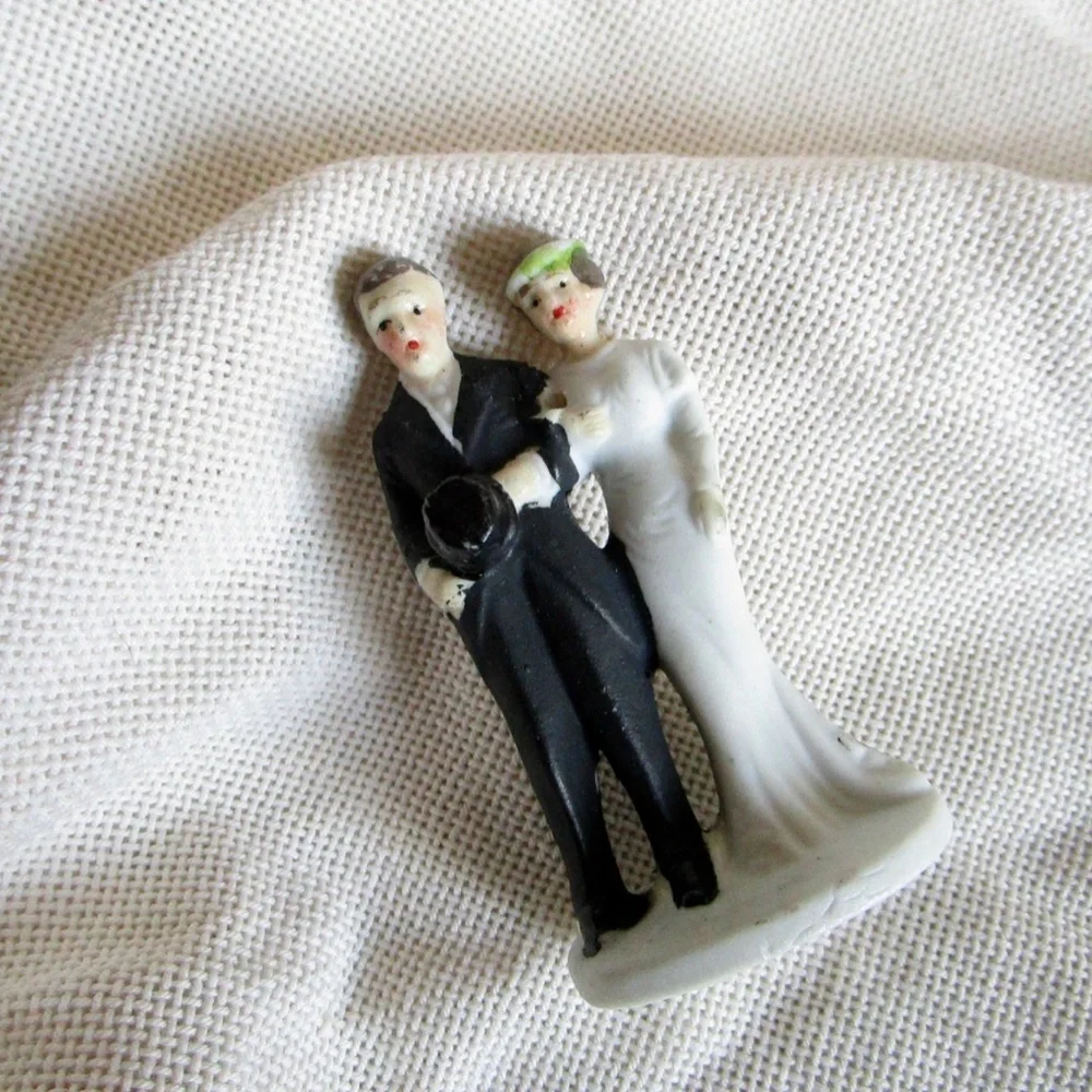 true vintage 1930s bride and groom wedding cake topper